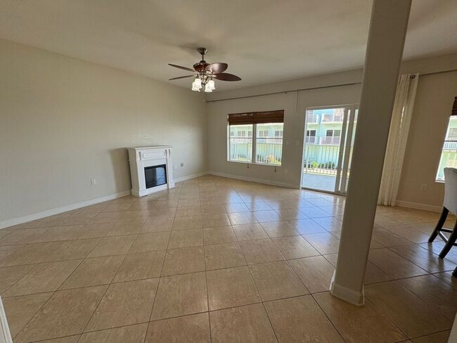 Building Photo - Gulf Breeze - 3 bedroom, 3 bathroom - Wate...