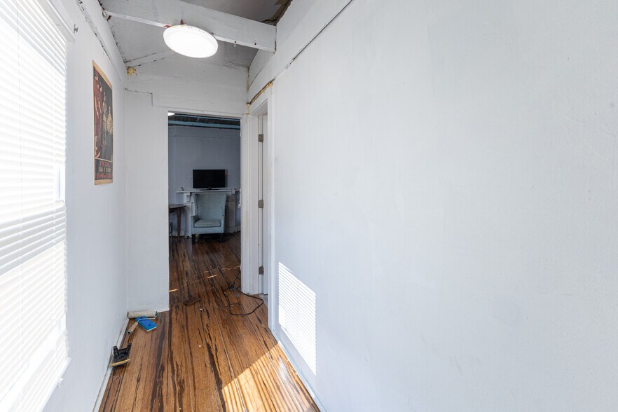 Building Photo - 2 Appian Way