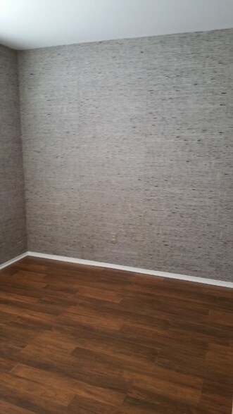 Building Photo - 24291 Evergreen Rd