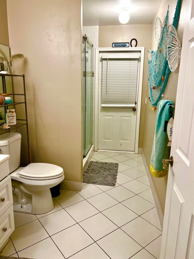 Building Photo - 190 Temple Ave