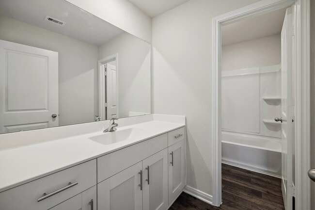 Building Photo - 668 Spur Ct
