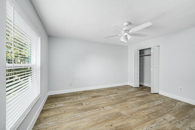 Building Photo - Centrally located 3 bedroom, 2 bathroom single family home