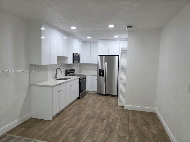 Building Photo - 1191 W 53rd Terrace