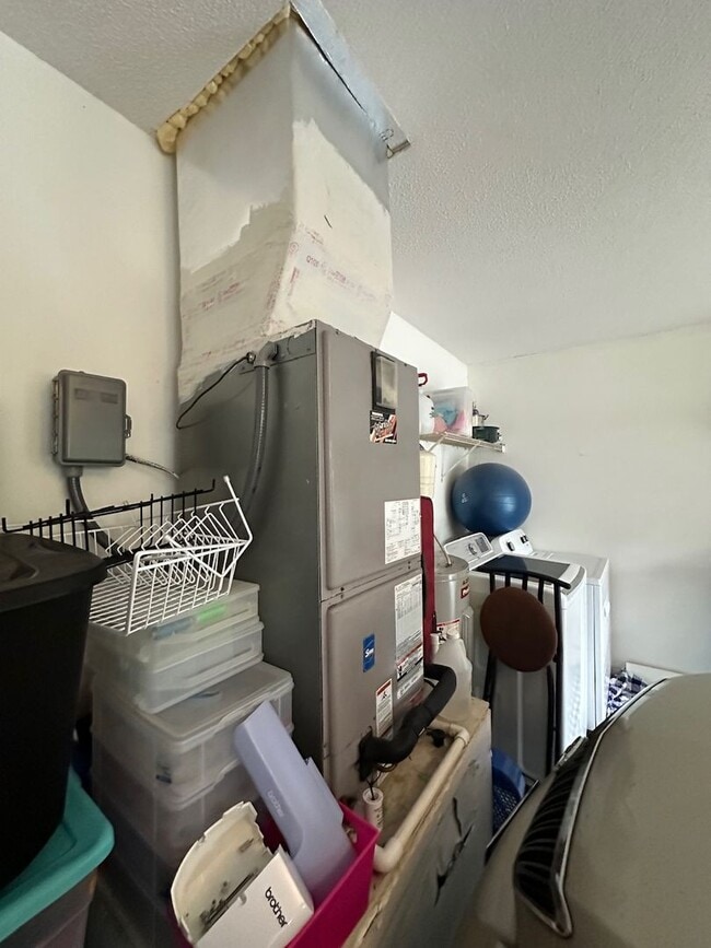 Building Photo - Cute 2 Bedroom 2 Bathroom 2 Car Garage Tow...