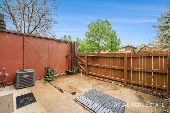 Building Photo - 1273 S Crystal Way