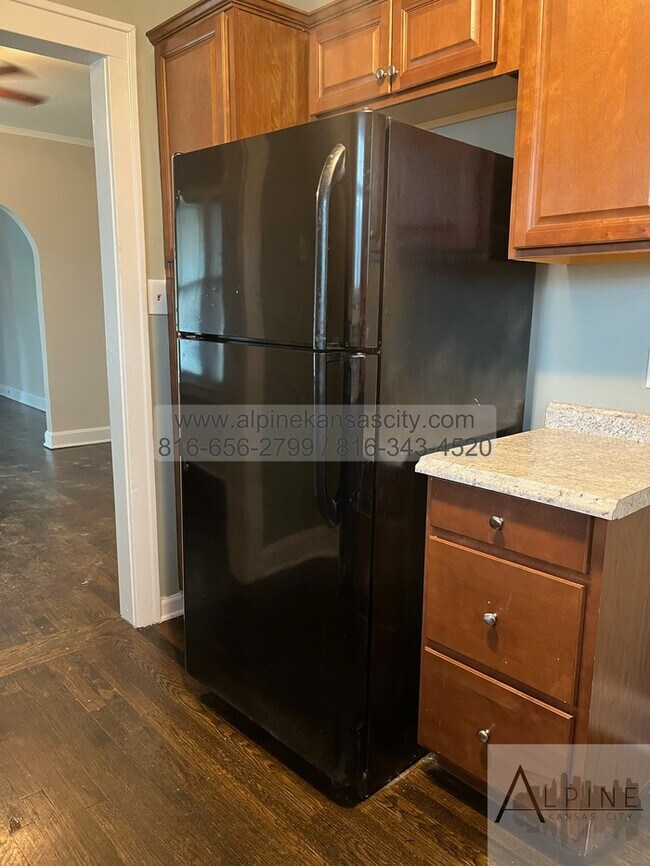 Building Photo - Updated Bungalow, Vouchers OK