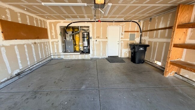 Building Photo - Oakley beautiful 3 bedroom 2 bath w/vaulted ceilings & much more