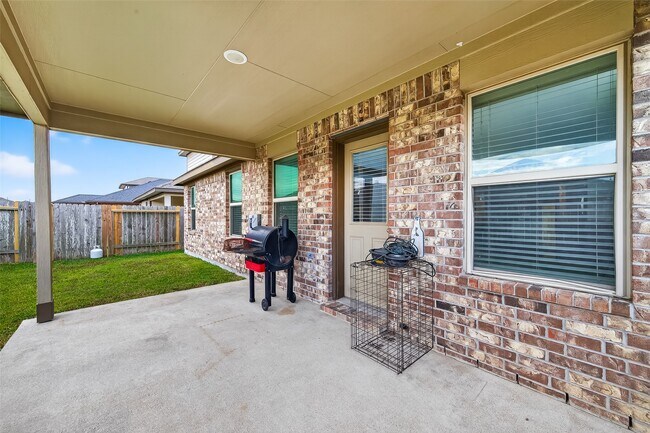 Building Photo - 8007 Carillon Way