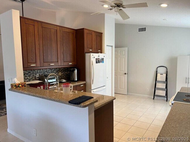 Building Photo - 10596 Sunset Isles Ct