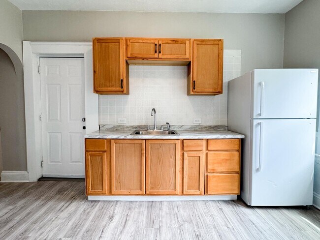 Building Photo - 2778 E 120th St