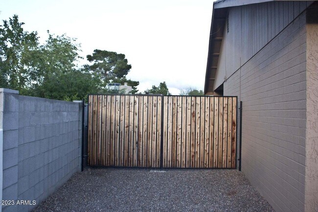 Building Photo - 1761 S Henkel Cir