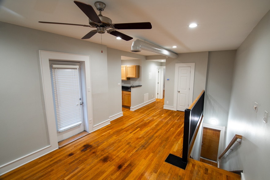 Upstairs Unit - Garden Arch Apartments