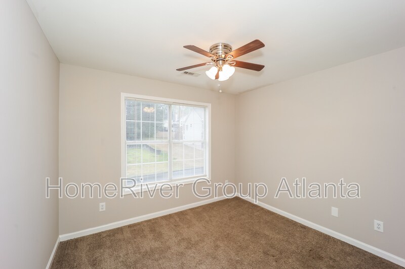 Building Photo - 2175 Lake Royale Dr