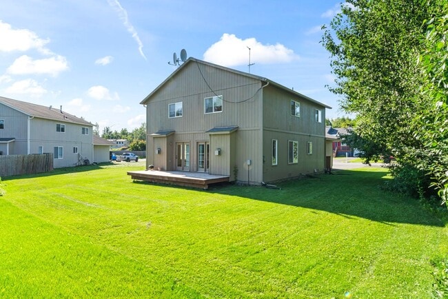 Building Photo - 9101 Lakehurst Dr