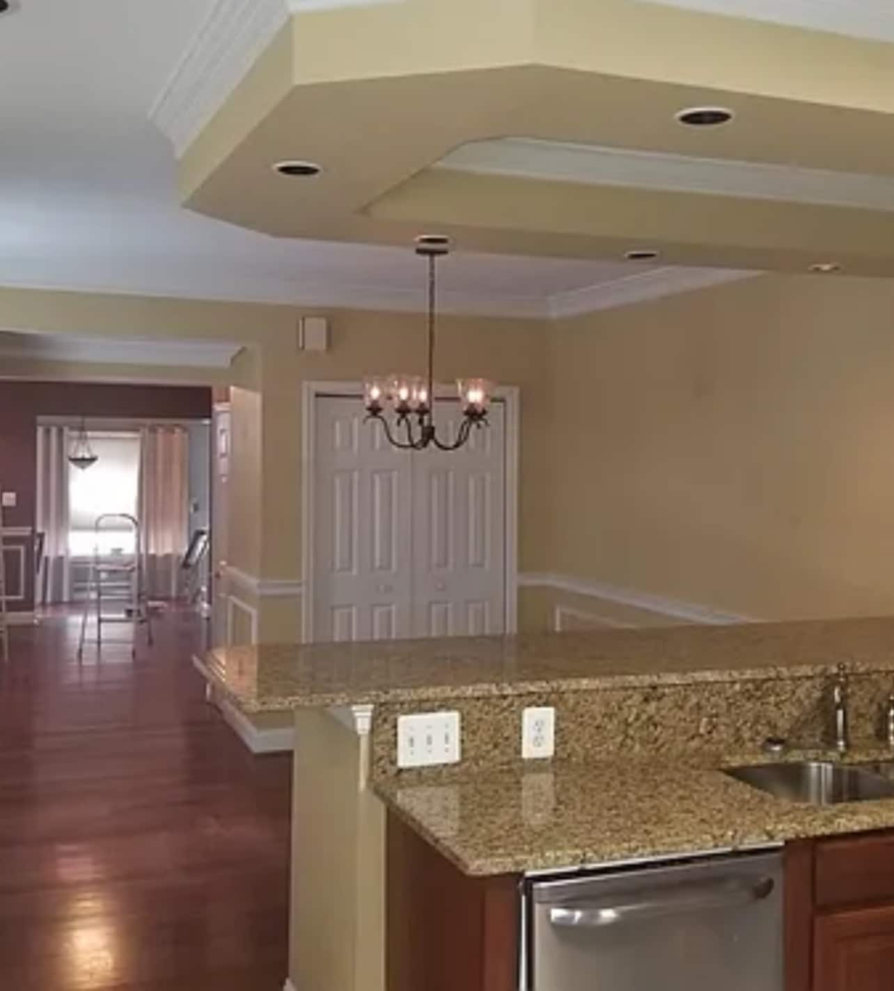 Building Photo - 37 S Ann St