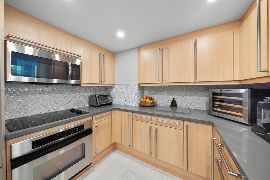 Building Photo - 226 Ocean Dr