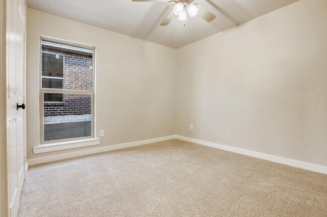 Building Photo - Pre-leasing for July