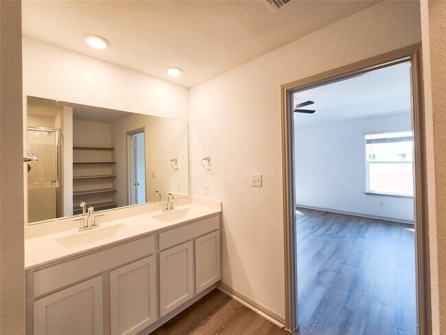Building Photo - 205 Sweetwater Crk Ln