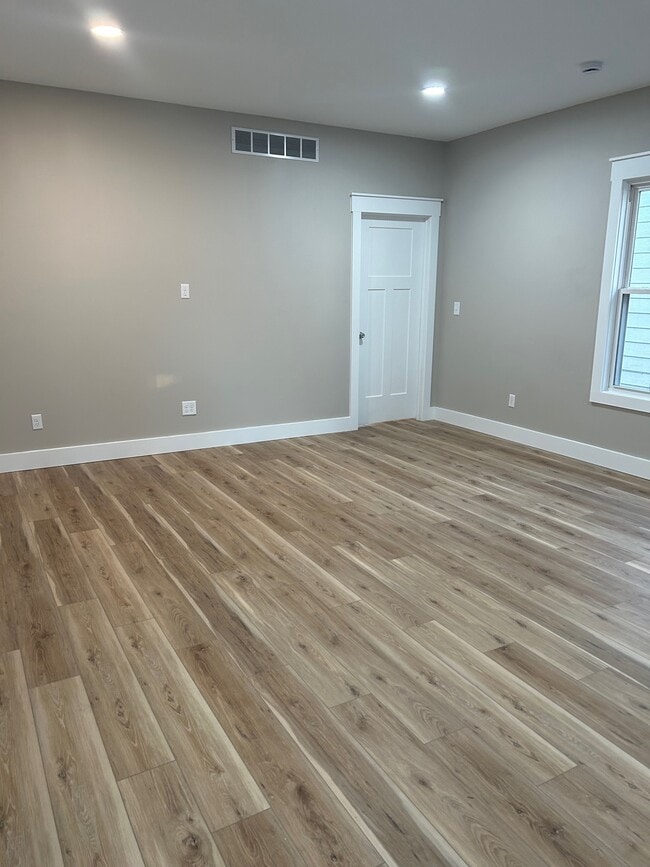 Building Photo - 927 Mckaig Ave