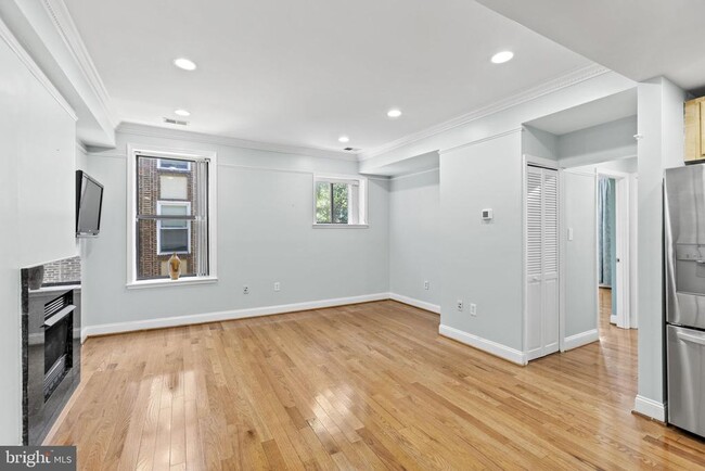 Building Photo - 1437 Spring Rd NW