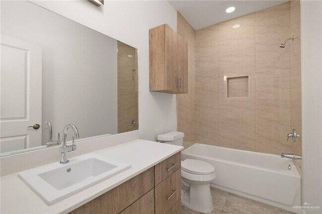 Building Photo - 13 Vision St