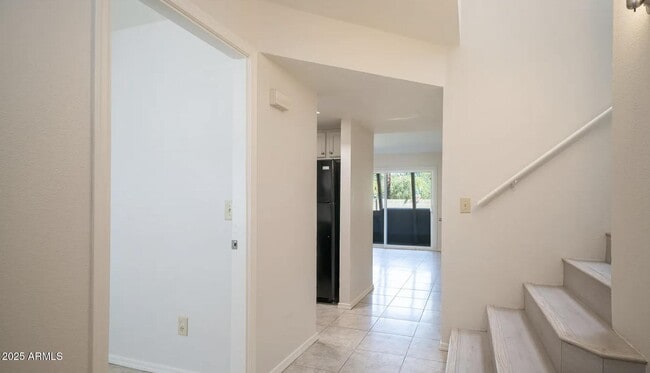 Building Photo - 1329 S Mitchell Dr