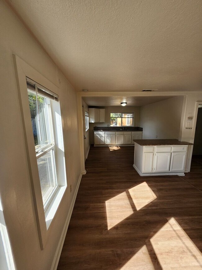 Building Photo - 1977 N F St