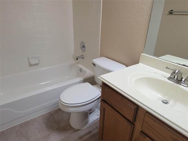 Building Photo - 2100 Pipers Field Dr