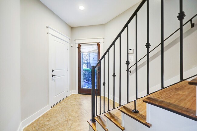 Building Photo - 107 Riley Ln