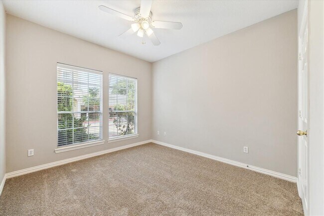 Building Photo - 7107 Harmony Cove