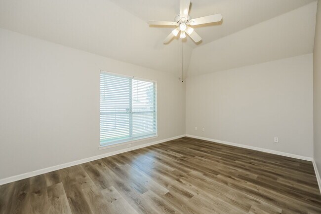 Building Photo - 5017 Eastcreek Dr
