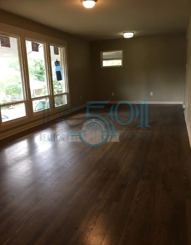 Building Photo - 6 Broadmoor Dr