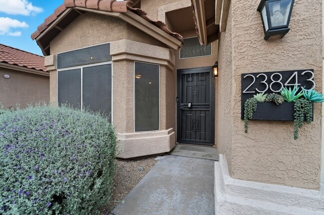 Building Photo - Modern & Spacious 3 Bed 2 Bath Home in Nor...