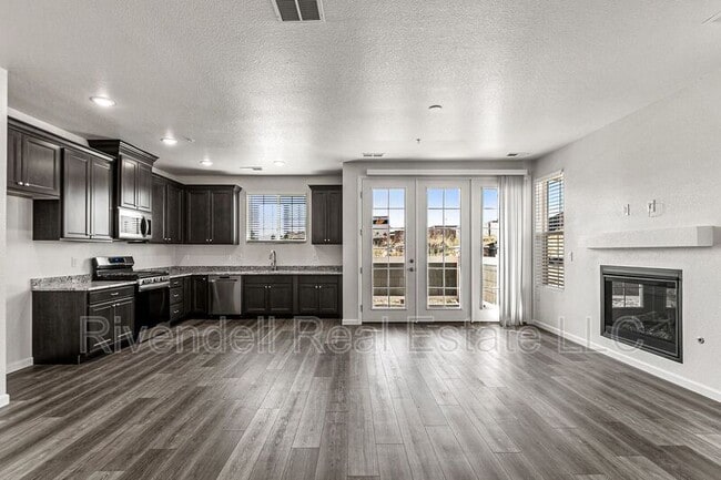 Building Photo - 23548 E Ida Dr