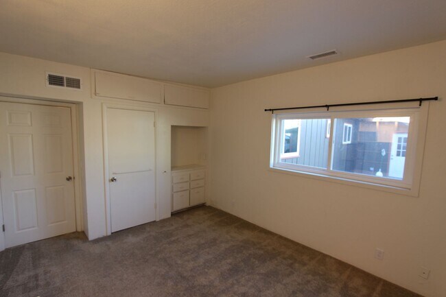 Building Photo - *LEASE PENDING $500 Move-In Special! Month to month lease Available.