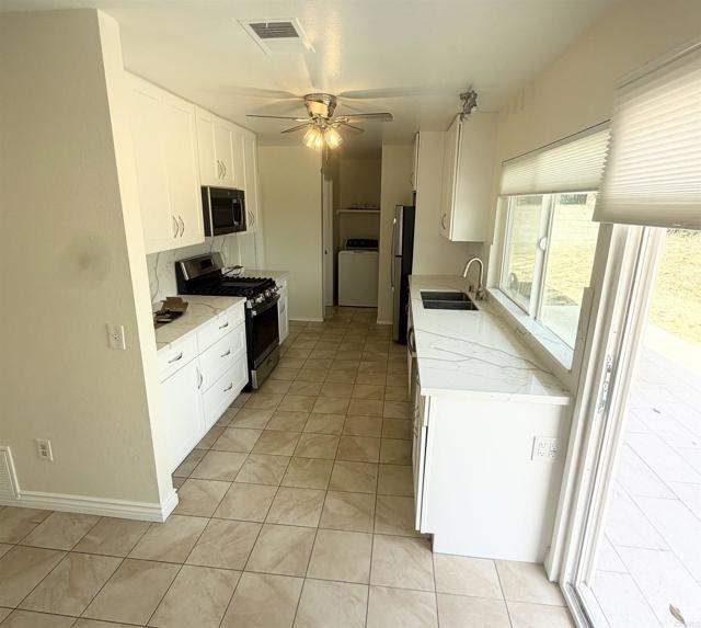Building Photo - 6393 Viewpoint Ct