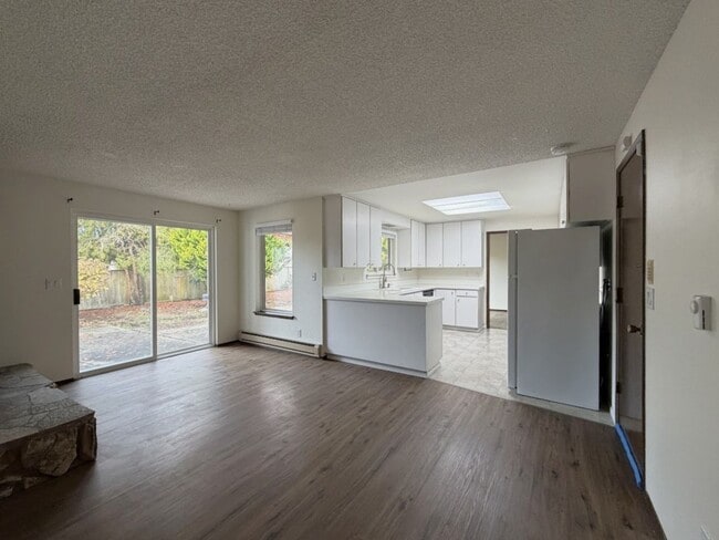 Building Photo - Olson -7721 &amp; 7723