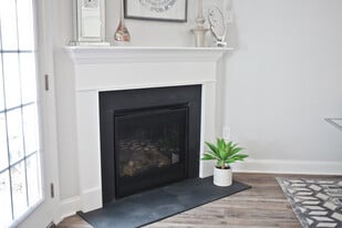 Building Photo - 818 Greystone Trce