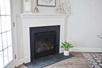 Building Photo - 818 Greystone Trce