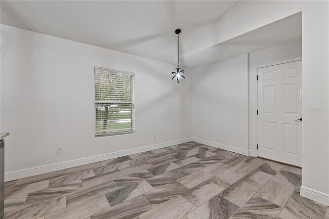Building Photo - 137 Wellwood Ln