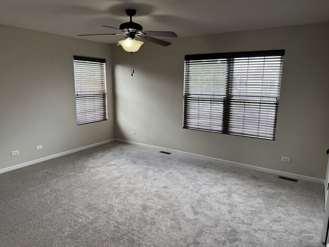 Building Photo - 1028 Heron Cir