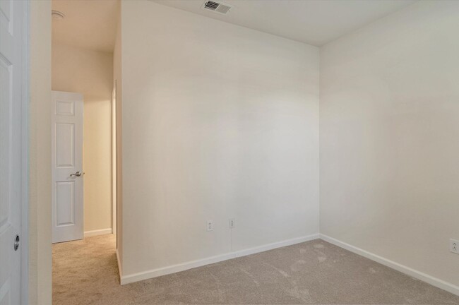 Building Photo - 581 Bridgeport Terrace