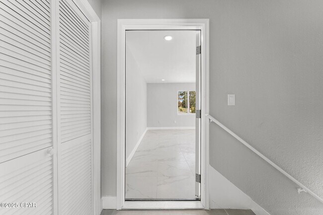 Building Photo - 3908 Ocean View Dr