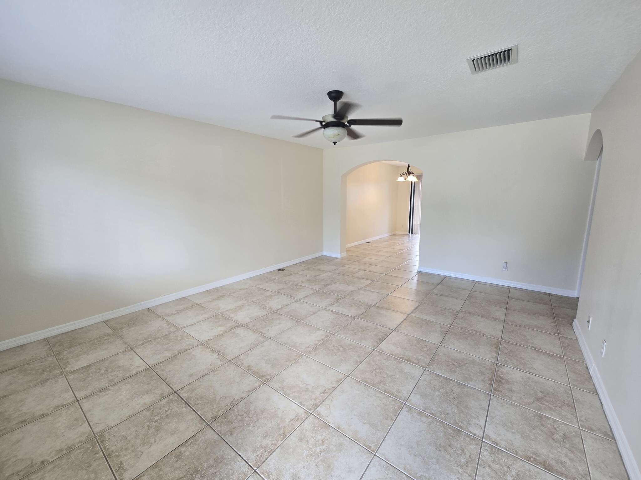 Building Photo - 703 Riverside Dr