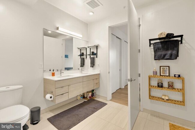 Building Photo - 1550 11th St NW