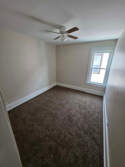 Building Photo - 1056 W 21st St