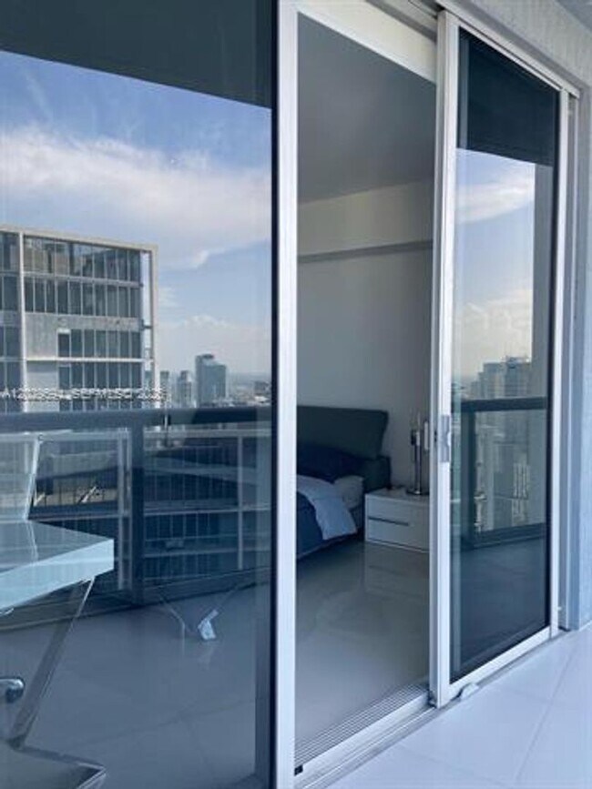 Building Photo - 495 Brickell Ave