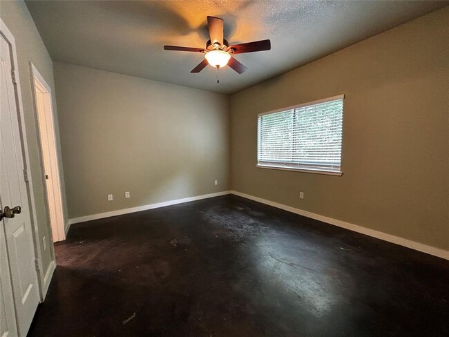 Building Photo - 3130 Molly Dr