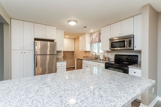 Building Photo - 531 Ashwood Dr