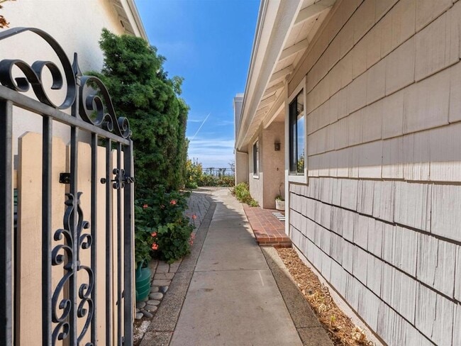 Building Photo - 6923 Whitecap Dr